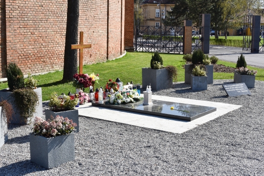Grob Milana Bandića