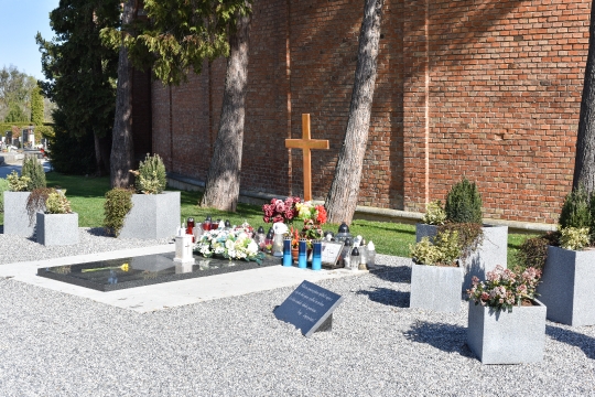 Grob Milana Bandića